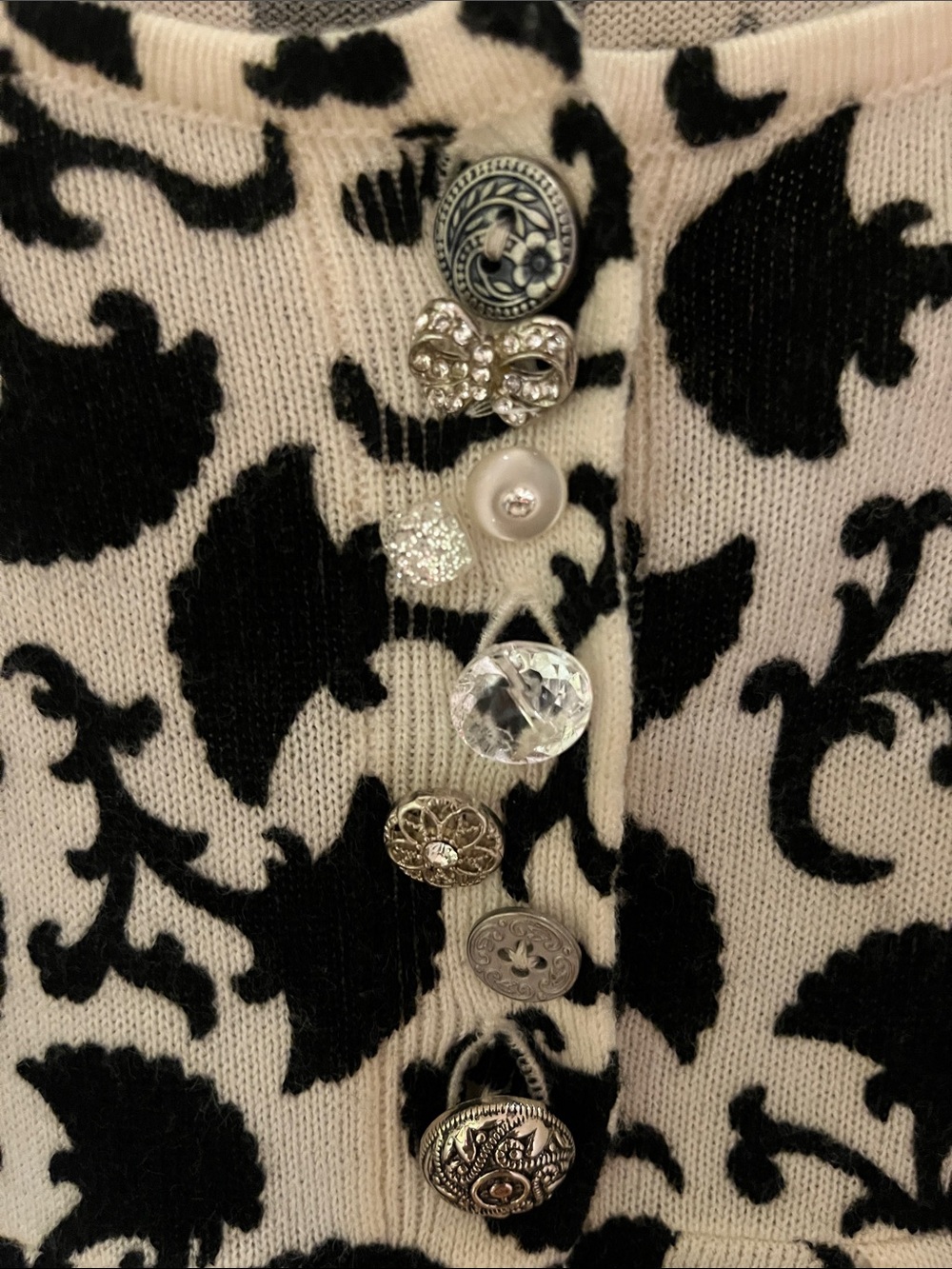 dELiA*s Black and White Floral Scroll Button-Front Top